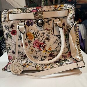Chic Floral Shoulder Bag with Gold Accents